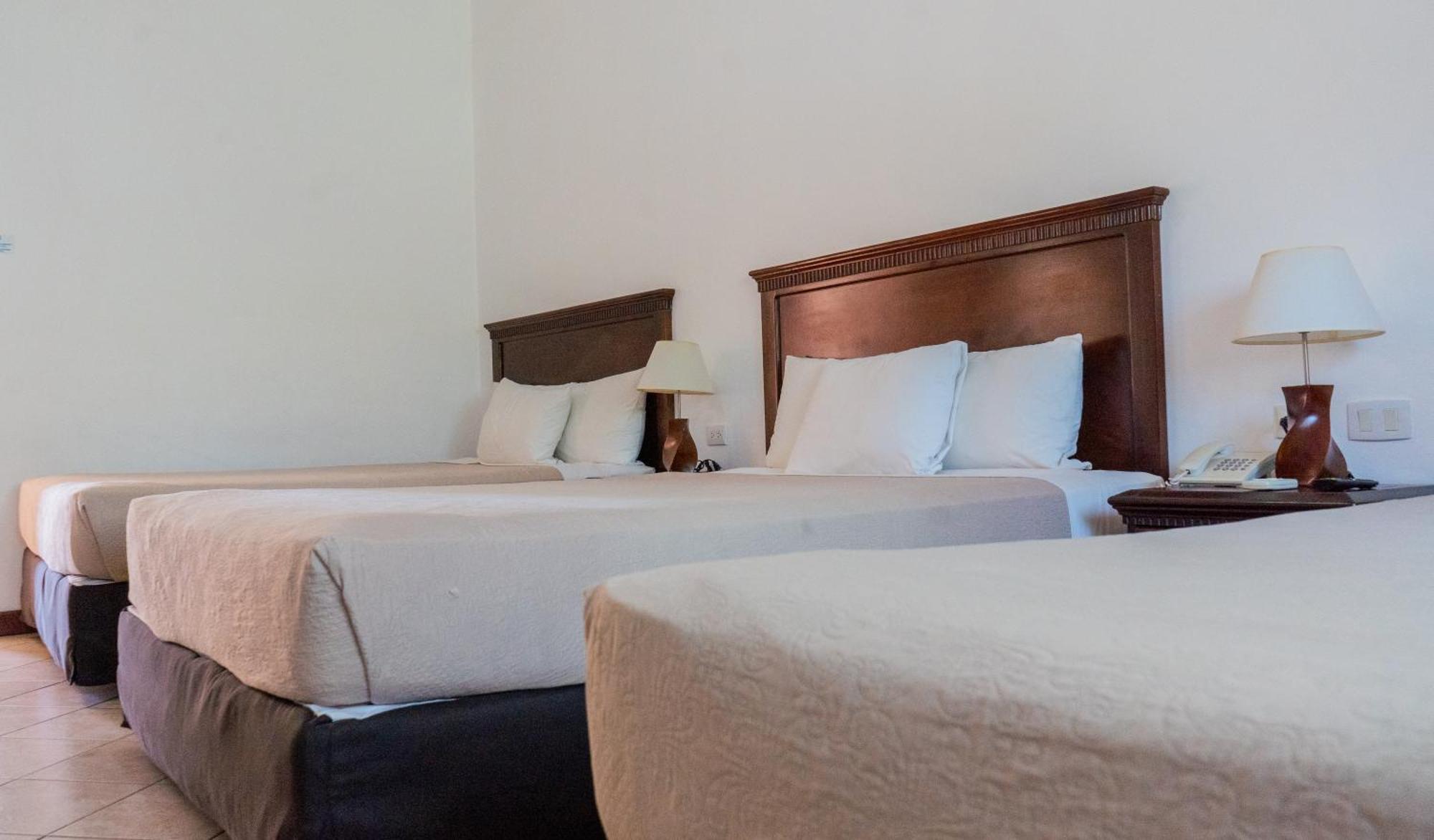 Hotel Cayman Suites 몬테리코 외부 사진
