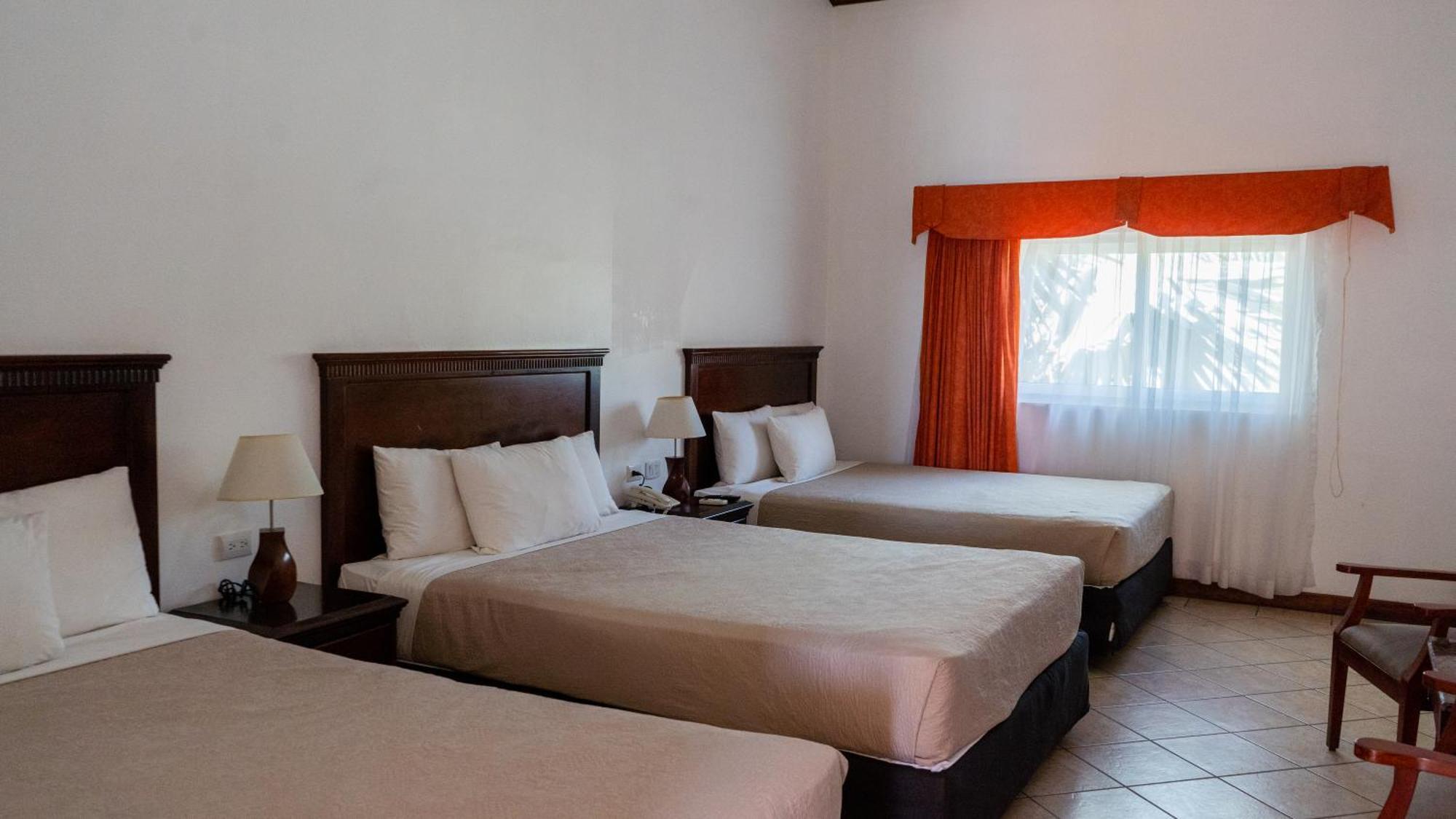 Hotel Cayman Suites 몬테리코 외부 사진