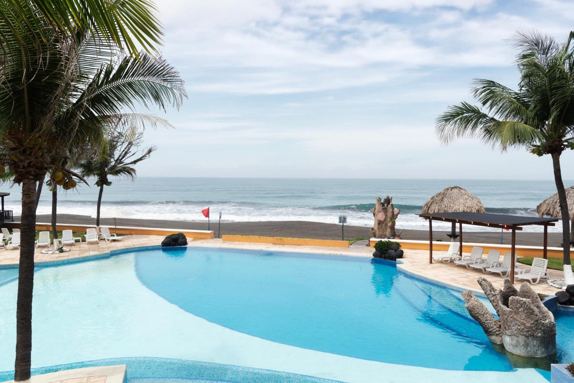 Hotel Cayman Suites 몬테리코 외부 사진