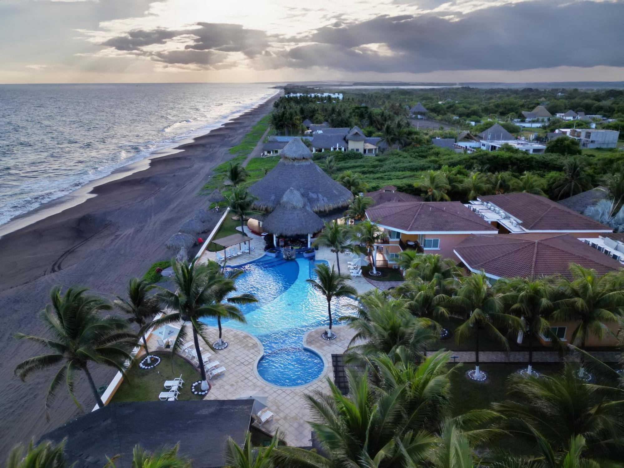 Hotel Cayman Suites 몬테리코 외부 사진