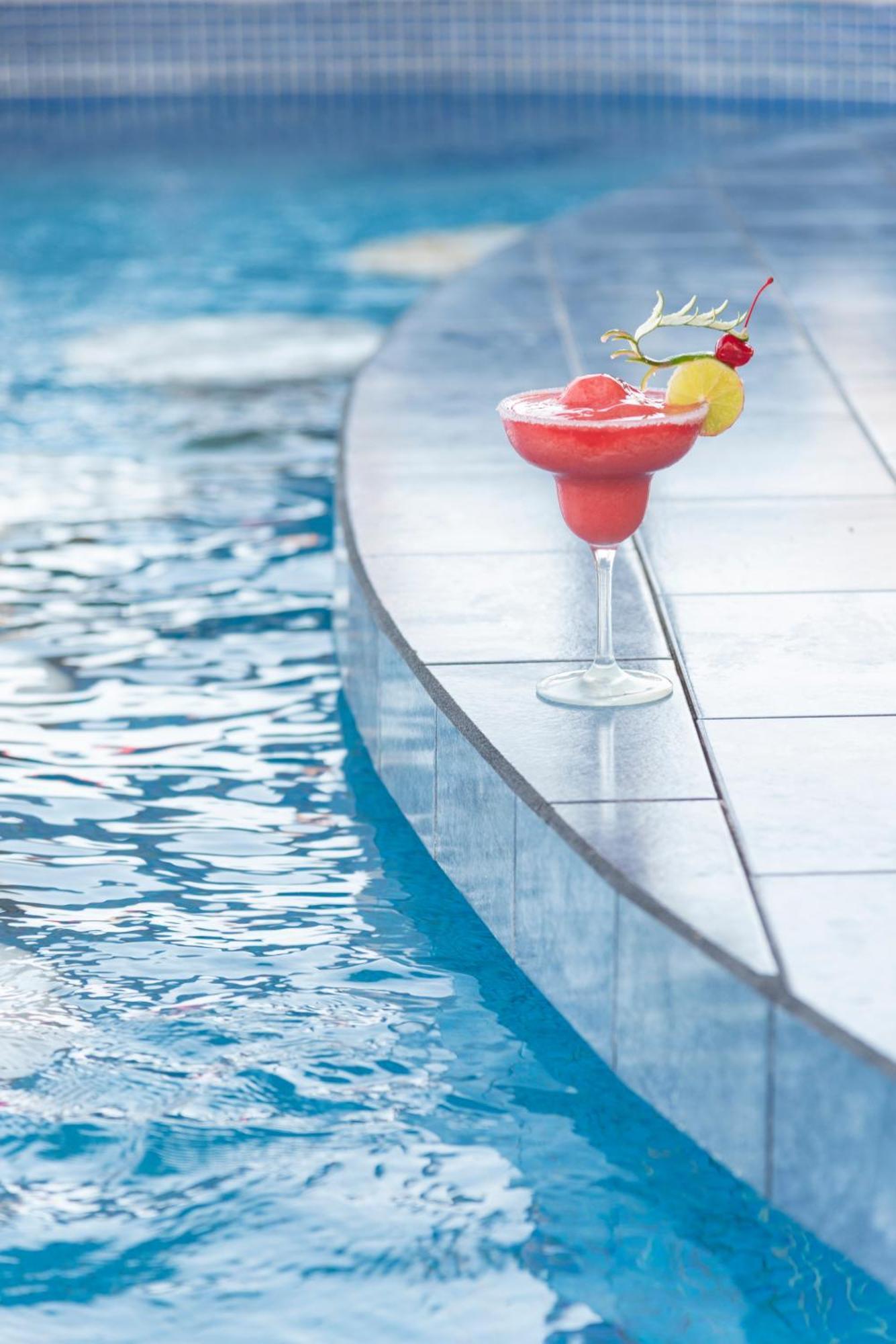 Hotel Cayman Suites 몬테리코 외부 사진