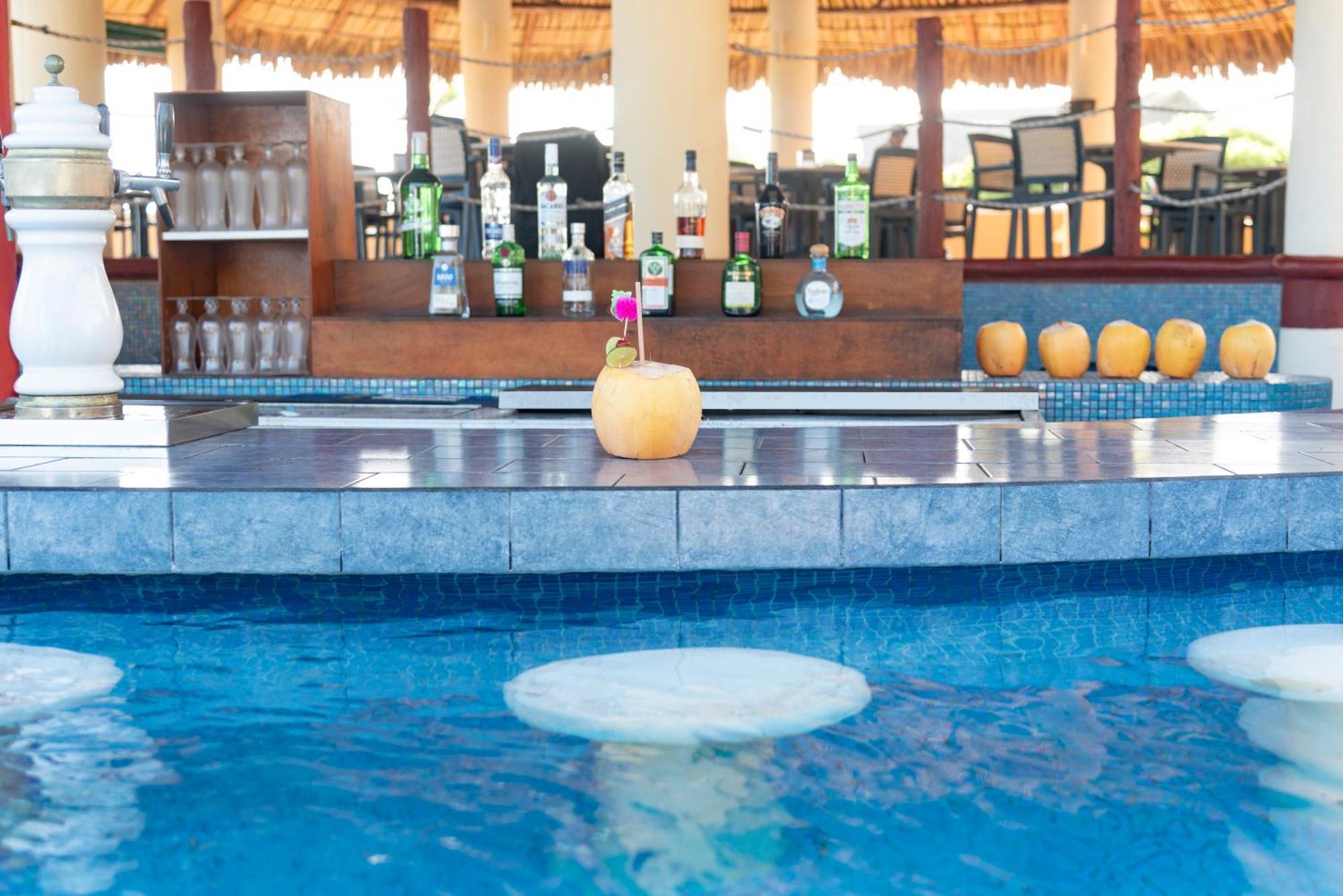 Hotel Cayman Suites 몬테리코 외부 사진