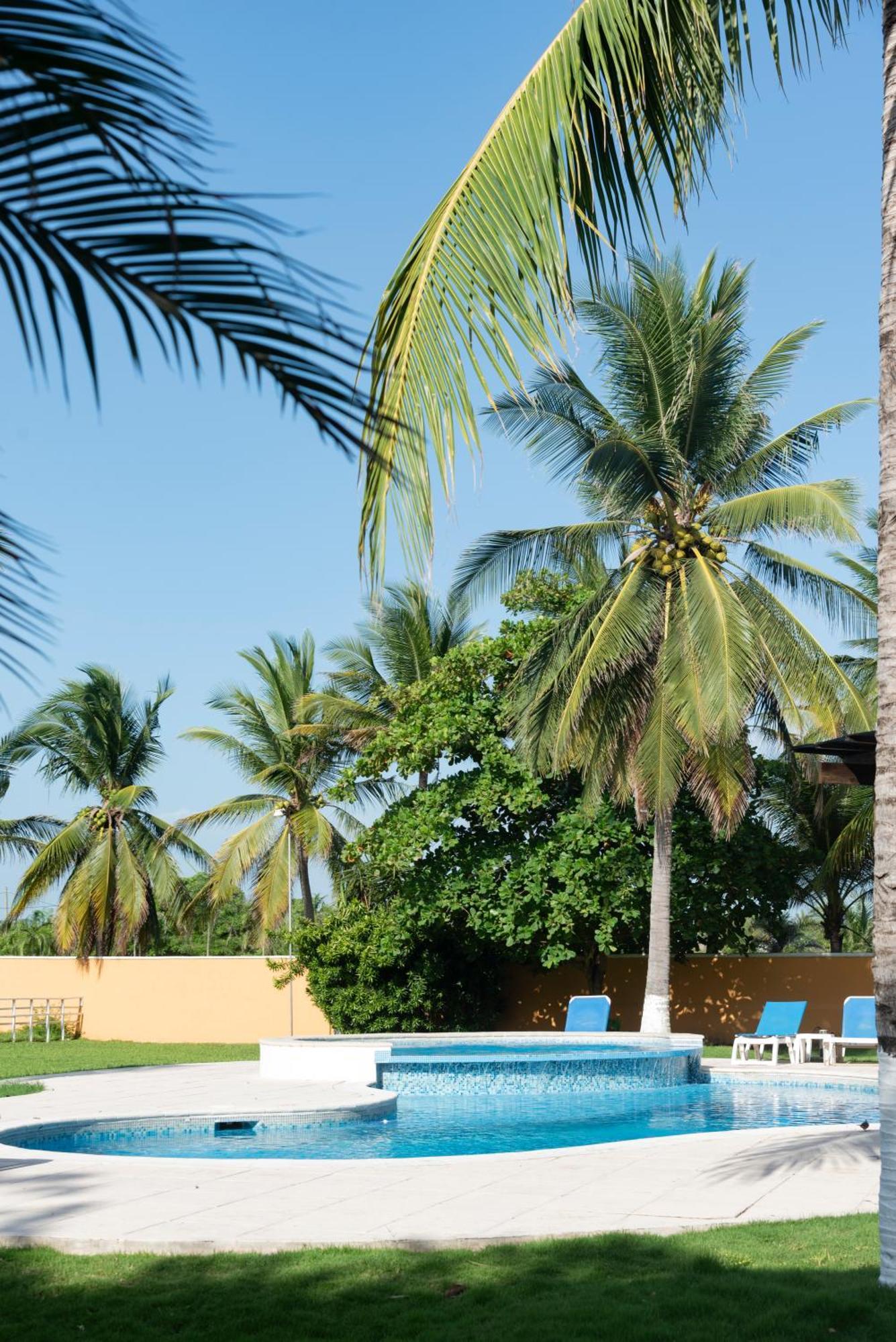 Hotel Cayman Suites 몬테리코 외부 사진