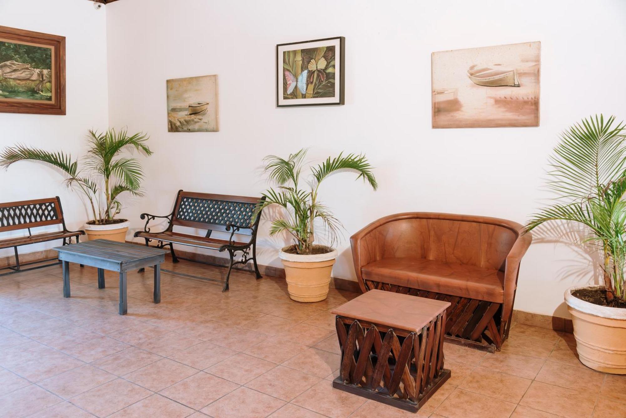 Hotel Cayman Suites 몬테리코 외부 사진